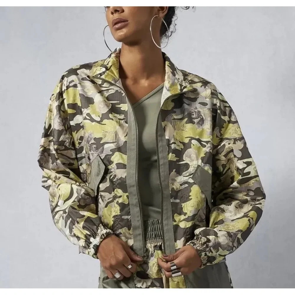 Nike Sportswear Woven Floral Camo Full Zip Windbreaker Jacket Size Small